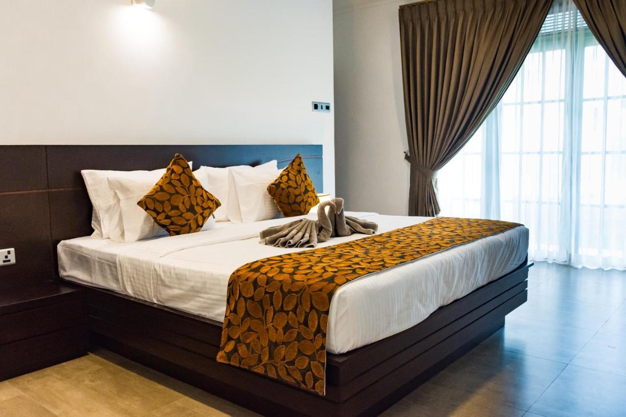 Bony'S Holiday Inn Негомбо Екстериор снимка